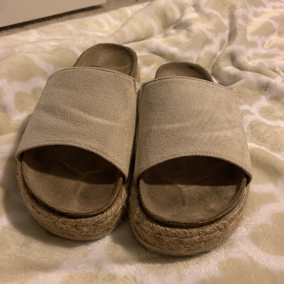 Platform sandals - Picture 2 of 2